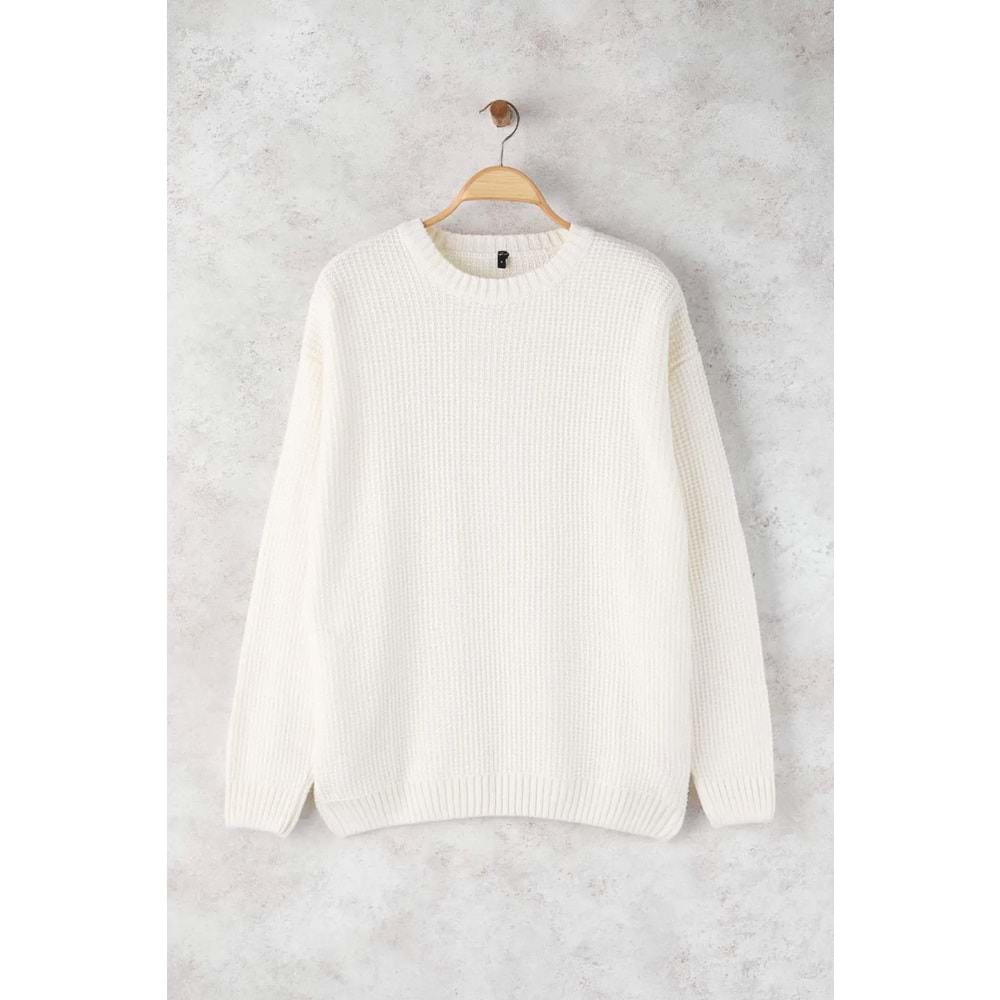 Trendyolmilla Man Ekru*001 Oversize Bisiklet Yaka Kazak TMNAW24KZ00032