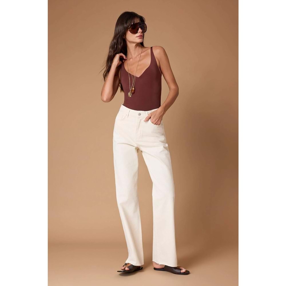 Trendyolmilla Ekru Paçası Kesikli Yüksek Bel Straight %100 Pamuk Non-Stretch Jeans