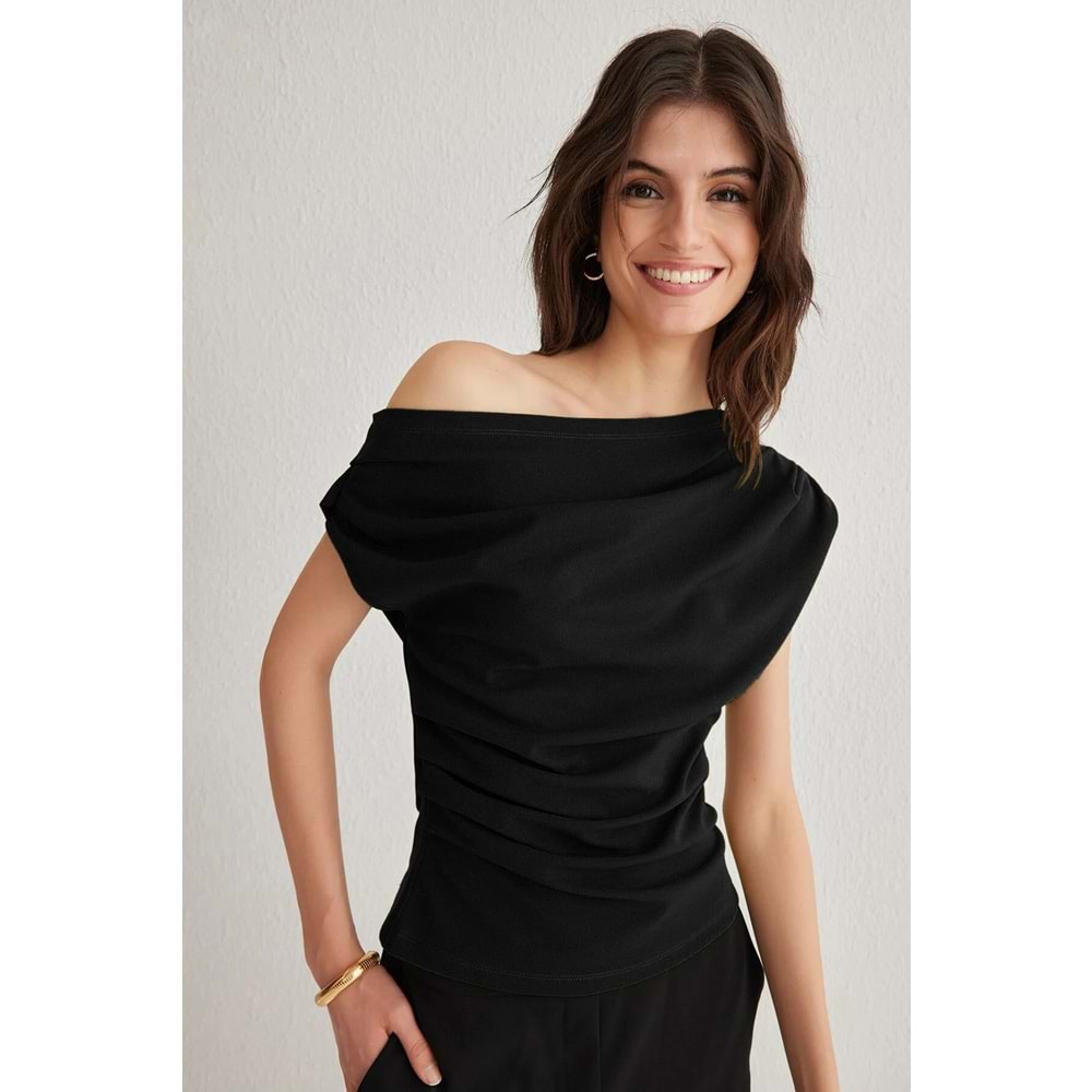 Trendyolmilla Siyah Büzgü/Drape Detaylı Dökümlü Asimetrik Yaka Örme Bluz