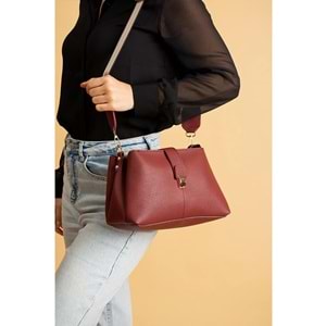 Bordo Şerit Kolon Askılı Kilit Detaylı Içi Bölmeli Kadın Omuz Çantası