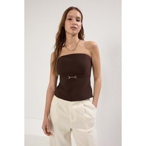 Trendyolmilla Kahverengi Straplez Fitted İnce Süs Kemer Detaylı Dokuma Bluz