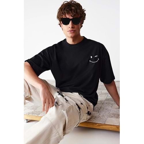 Trendyolmilla Man Siyah Oversize/Geniş Kesim Nakışlı %100 Pamuklu T-Shirt