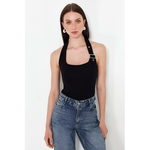 Trendyolmilla Siyah Boyundan Bağlamalı Kemer Detaylı Fitted/Vücuda Oturan Örme Bluz TWOSS24BZ00580