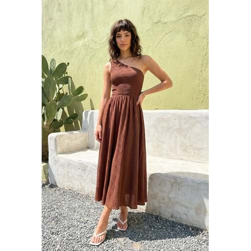 Trendyolmilla Kahverengi Belden Açılan Üst Bedeni Gipeli Tek Omuz Midi Dokuma Elbise TWOSS23EL01830