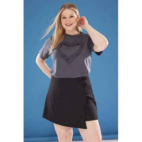 Önü Fırfırlı Kalp Detaylı Relaxed Fit Büyük Beden T-shirt