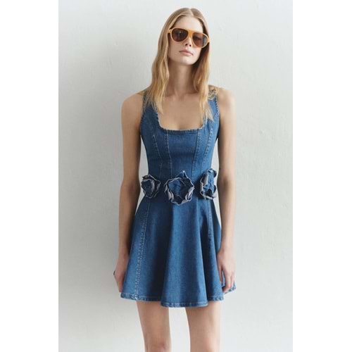 Trendyolmilla Mavi Gül Detaylı Eteği Volanlı Askılı Mini Denim Elbise