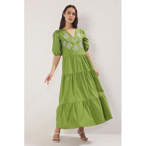 Trendyolmilla Yeşil Düz Kesim Nakışlı Maxi Dokuma Elbise