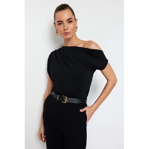 Trendyolmilla Siyah Asimetrik Yaka Sıfır Kol Esnek Örme Bluz