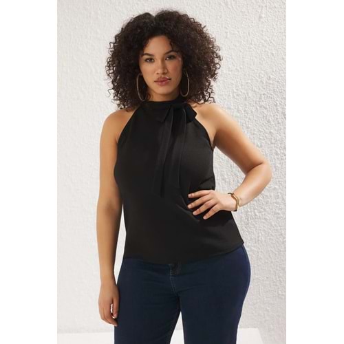 Siyah Halter Yaka Bağlama Detaylı Örme Büyük Beden Bluz