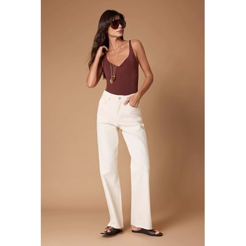 Trendyolmilla Ekru Paçası Kesikli Yüksek Bel Straight %100 Pamuk Non-Stretch Jeans