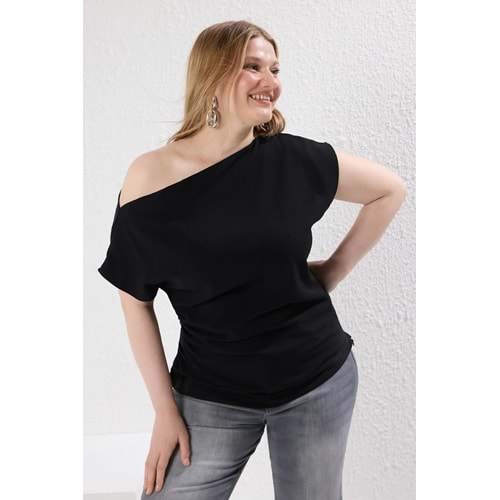 Trendyolmilla Curve Siyah Krep Asimetrik Yakalı Büyük Beden Bluz T