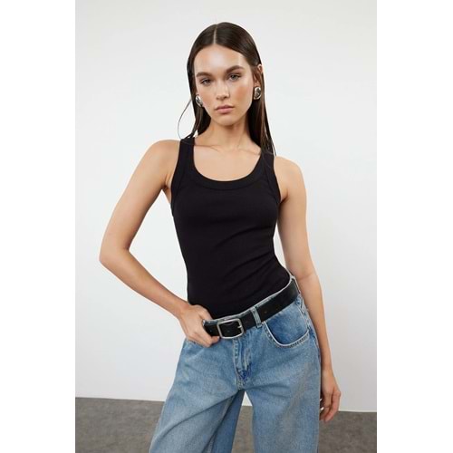 Trendyolmilla Siyah Havuz Yaka Regular Boy Fitilli Esnek Vücuda Oturan Örme Atlet