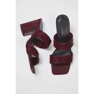 Trendyolmilla Shoes Bordo Çift Bantlı Kadın Dengeli Blok Topuklu Terlik TAKSS25TO00102