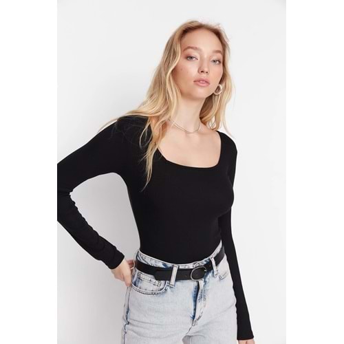 Trendyolmilla Siyah Kare Yaka Uzun Kollu Fitilli Esnek Çıtçıtlı Örme Body
