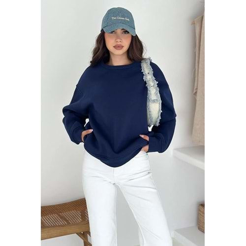 Kadın Lacivert Oversize Sweatshirt – Rahat Kesim ve Günlük Stil