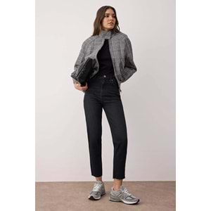 Trendyolmilla Siyah Yüksek Bel Mom Comfort/Esnek Kesik Paça Jeans