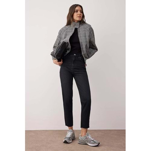 Trendyolmilla Siyah Yüksek Bel Mom Comfort/Esnek Kesik Paça Jeans