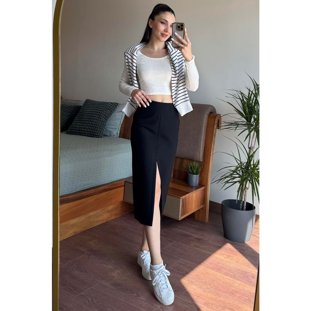 Siyah Önü Yırtmaçlı Etek