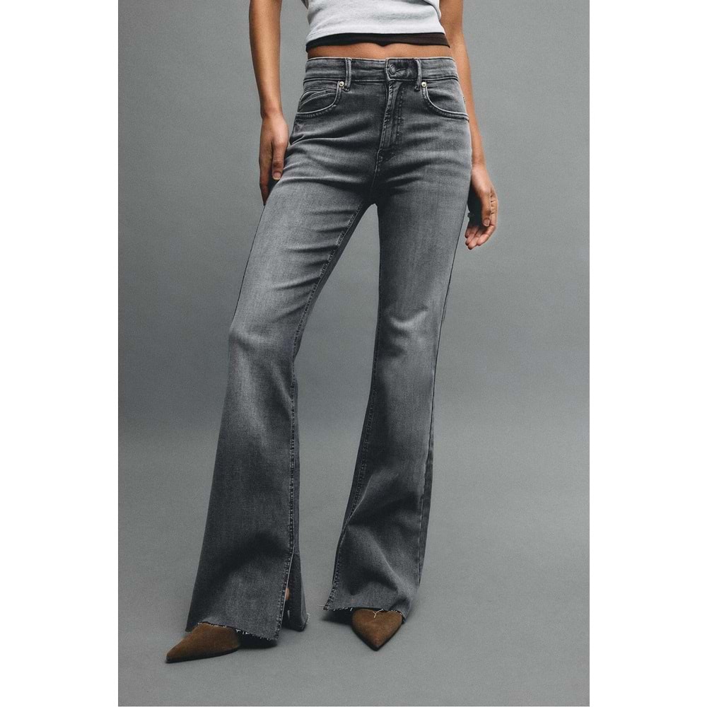 Stradivarius D74 çan paça yırtmaçlı jean