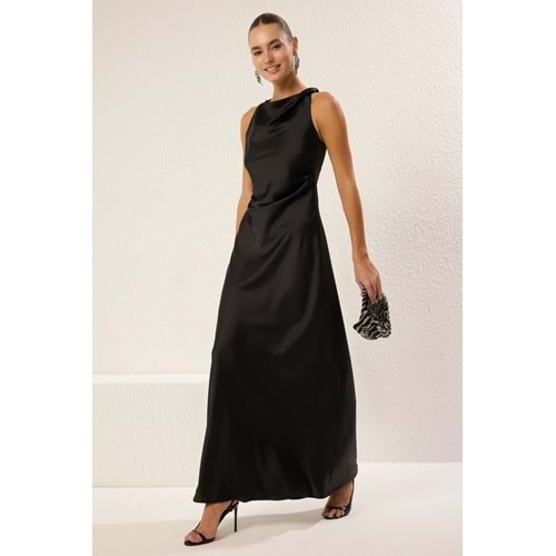Trendyolmilla Siyah Vücuda Oturan Saten Dokuma Maxi Abiye & Mezuniyet Elbisesi TPRSS25AE00066