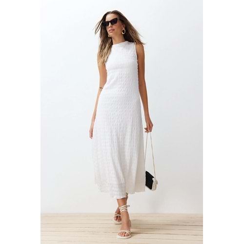 Trendyolmilla Beyaz Düz Dokulu A Kesim/Çan Form Bisiklet Yaka Dokulu Maxi Elbise TWOSS24EL00683