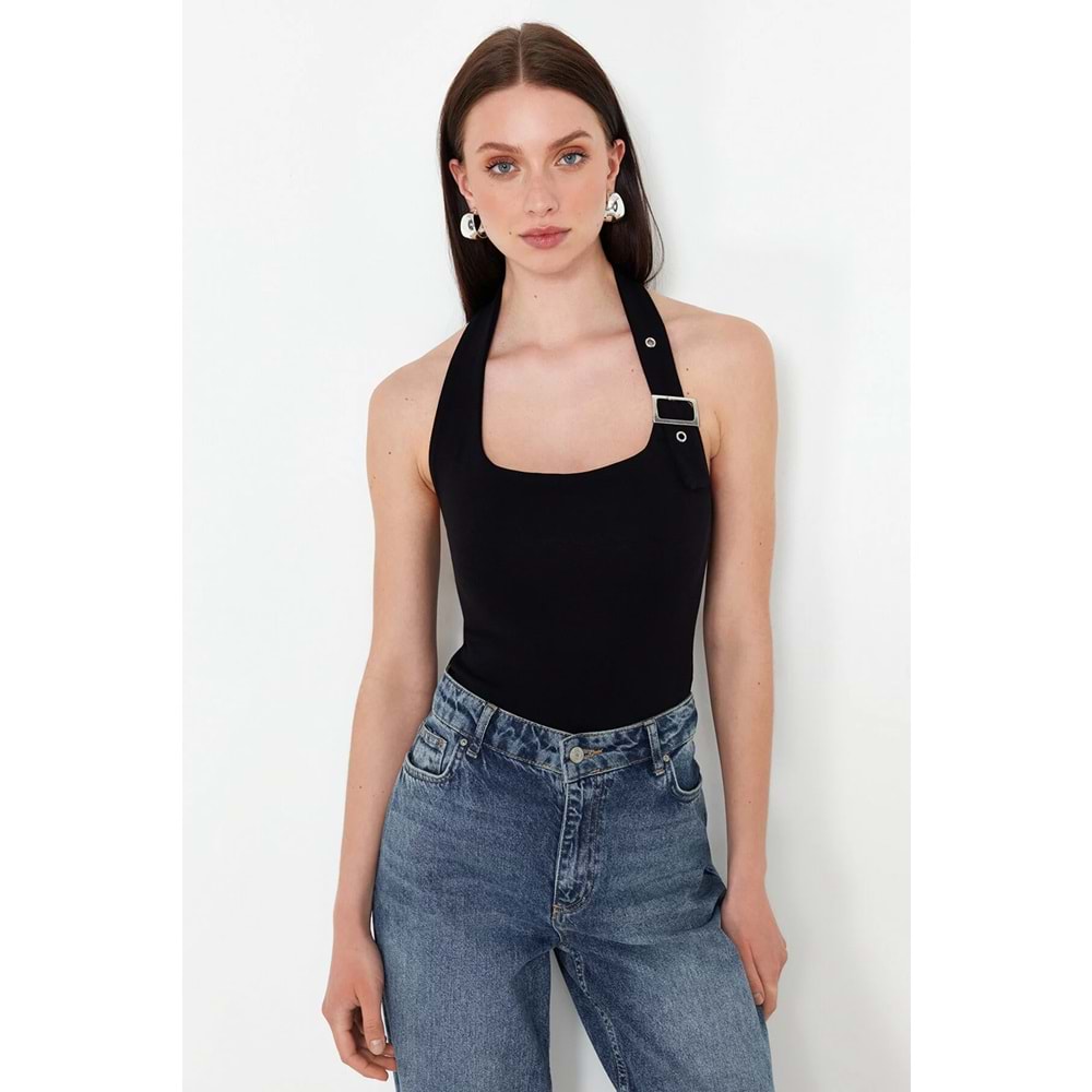 Trendyolmilla Siyah Boyundan Bağlamalı Kemer Detaylı Fitted/Vücuda Oturan Örme Bluz TWOSS24BZ00580