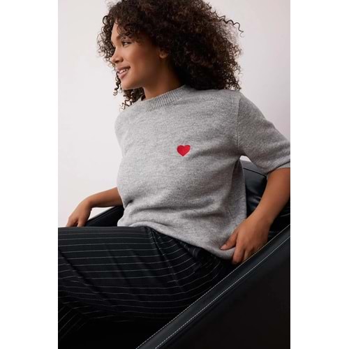 Trendyolmilla Curve Gri Kalp Nakışlı İnce Triko Kazak