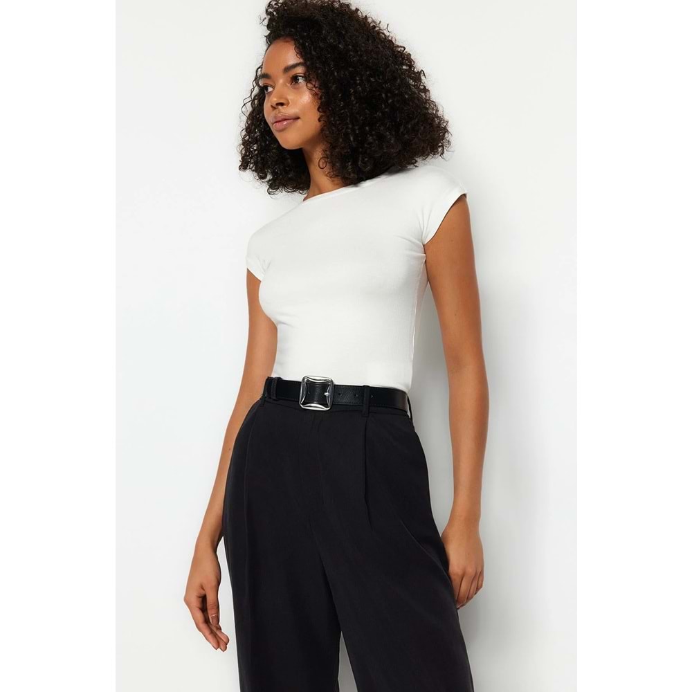 Trendyolmilla Ekru Viskoz Yumuşak Kumaş Fitted/Vücuda Oturan Ay Kol Örme Bluz