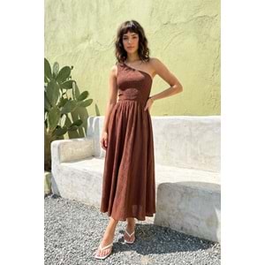 Trendyolmilla Kahverengi Belden Açılan Üst Bedeni Gipeli Tek Omuz Midi Dokuma Elbise TWOSS23EL01830