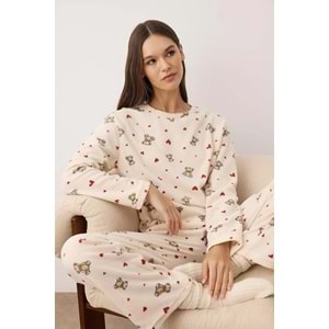 Trendyolmilla Ekru Ayıcık ve Kalp Desenli Kışlık Polar Örme Pijama Takımı THMAW26PT00150