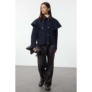 Trendyolmilla Lacivert Omuz ve Yaka Detaylı Pelerinli Oversize İnce Ceket Mont TWOAW25MO00206