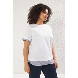 Trendyolmilla Curve Beyaz Yaka ve Etek Ucunda Çizgili Poplin Detaylı Örme Büyük Beden T-shirt TBBSS25BF00003