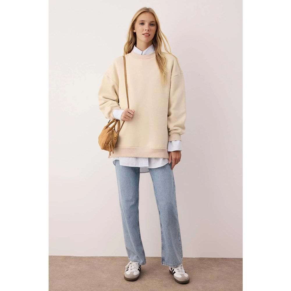 Trendyolmilla Bej Geniş Kalıp Yırtmaç Detaylı Sweatshirt