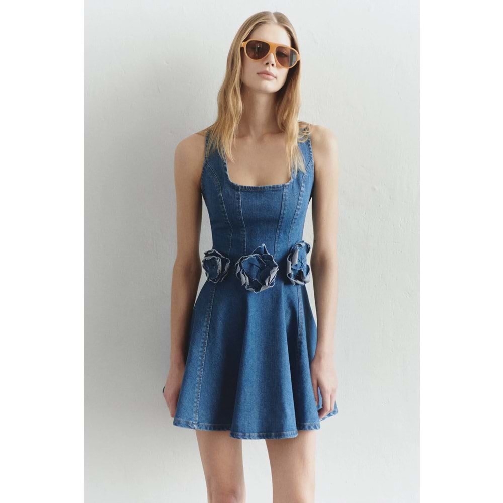 Trendyolmilla Mavi Gül Detaylı Eteği Volanlı Askılı Mini Denim Elbise