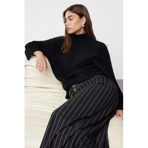 Trendyolmilla Siyah Yumuşak Dokulu Geniş Kalıp Triko Kazak