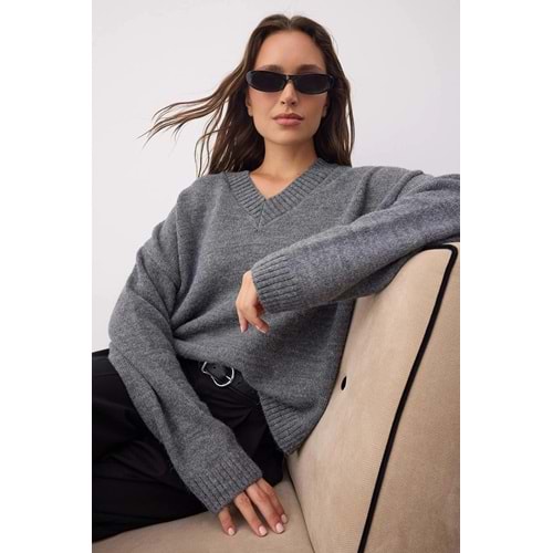 Trendyolmilla Wardrobe Essentials Antrasit Basic Geniş Kalıp Yumuşak Dokulu Triko Kazak