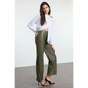 Trendyolmilla Haki Relaxed/Rahat Straight/Boru Paça Dikiş Detaylı Örme Deri Pantolon