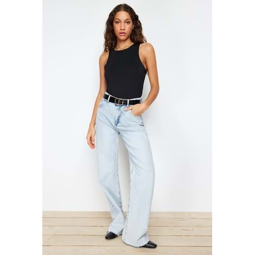 Trendyolmilla Siyah Halter Yaka Vücuda Oturan Esnek Alttan Çıtçıtlı Örme Body