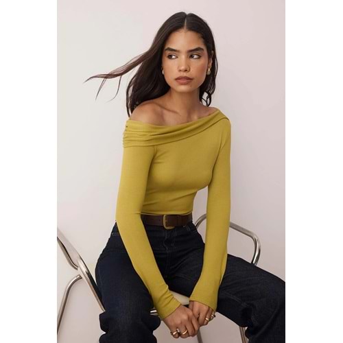 Trendyolmilla Yağ Yeşili Asimetrik Yaka Fitted/Vücuda Oturan Örme Bluz