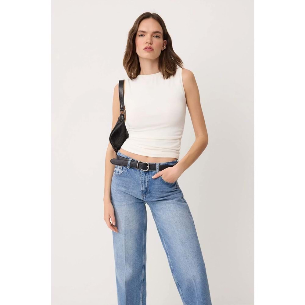 Trendyolmilla Ekru Fitted/Vücuda Oturan Kayık Yaka Kolsuz Yumuşak Örme Bluz