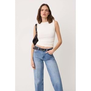 Trendyolmilla Ekru Fitted/Vücuda Oturan Kayık Yaka Kolsuz Yumuşak Örme Bluz