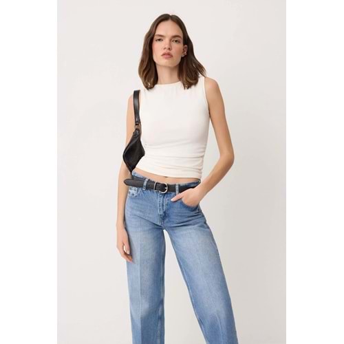 Trendyolmilla Ekru Fitted/Vücuda Oturan Kayık Yaka Kolsuz Yumuşak Örme Bluz