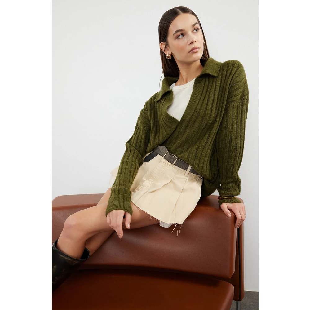 Trendyolmilla Haki Yumuşak Dokulu Polo Yaka Triko Kazak
