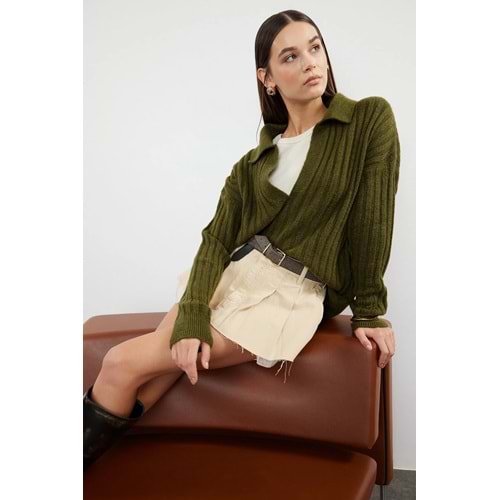Trendyolmilla Haki Yumuşak Dokulu Polo Yaka Triko Kazak