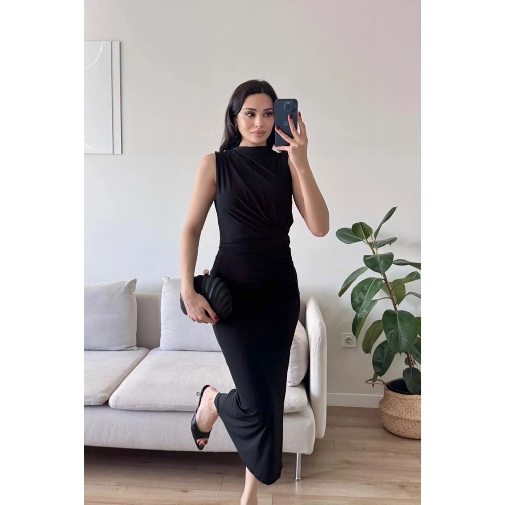Dik Yaka Drape Detaylı Arkası Yırtmaçlı Elbise