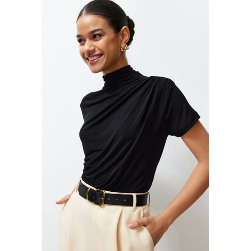 Trendyolmilla Siyah Drape Detaylı Kısa Kollu Dik Yaka Bluz