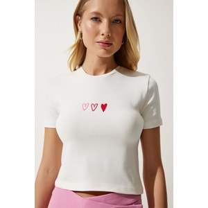Kadın Ekru Kalp Nakışlı Crop Örme T-Shirt