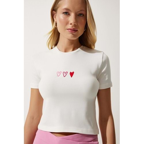 Kadın Ekru Kalp Nakışlı Crop Örme T-Shirt