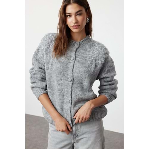 Gri Yumuşak Dokulu Parlak Sim İşlemeli Triko Hırka
