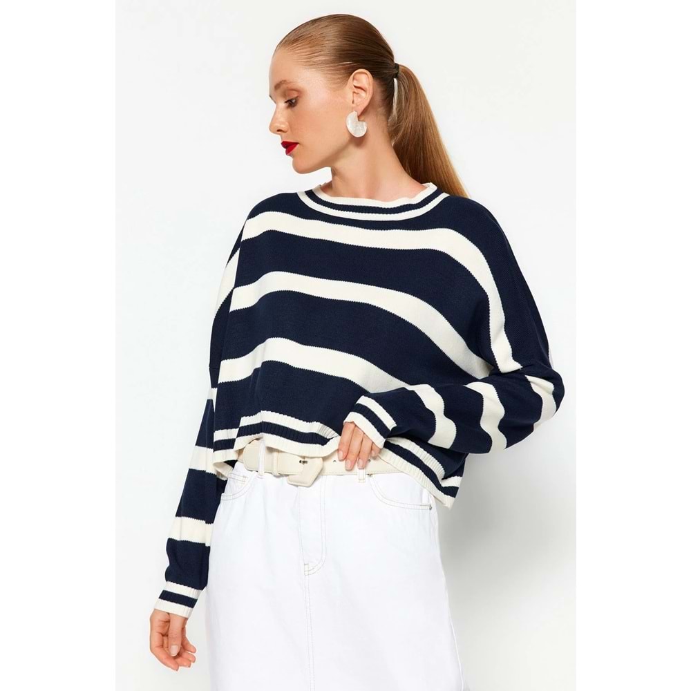 Trendyolmilla Lacivert Crop Çizgili Triko Kazak